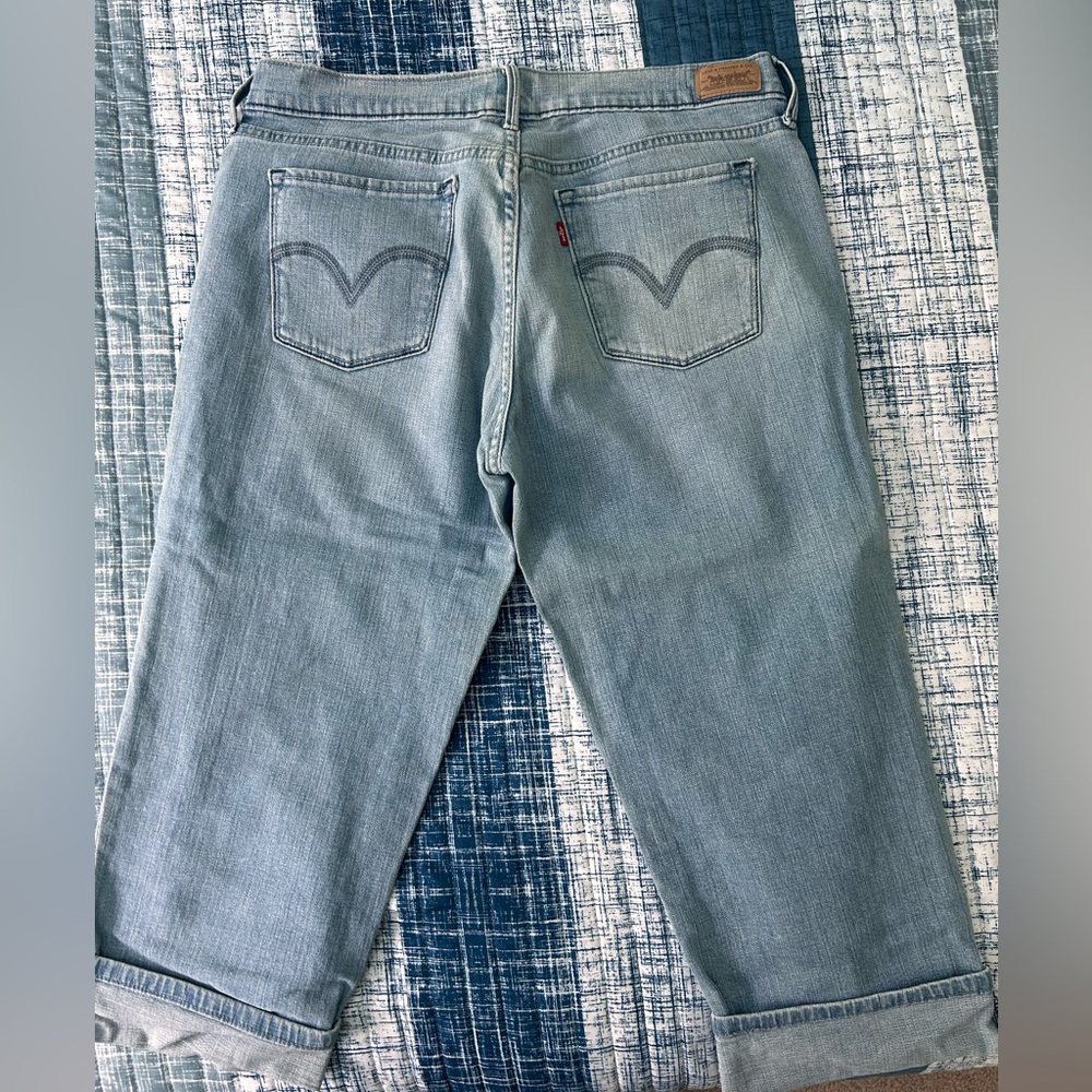 Levi's Sky Blue Denim Capris